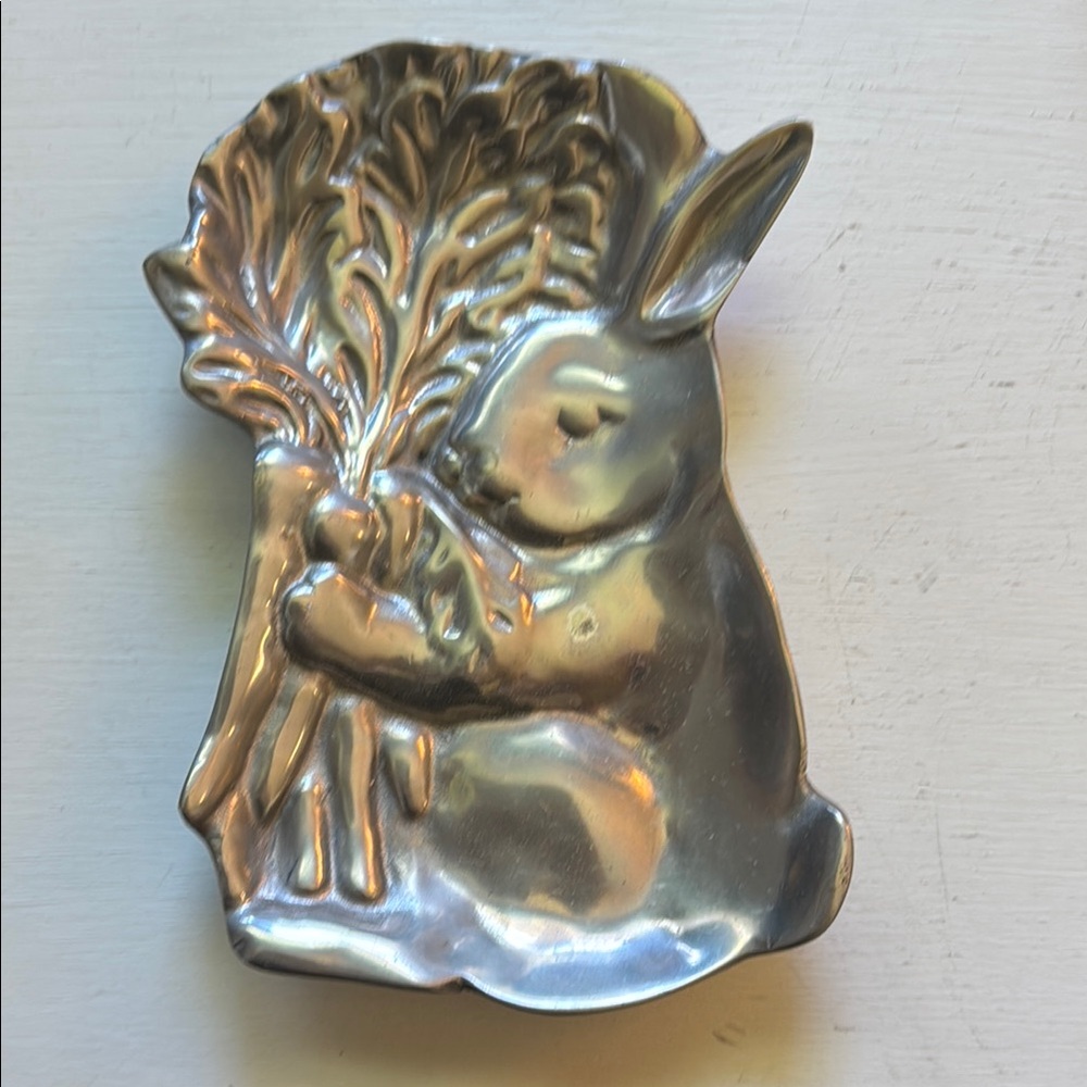 Silver Bunny With Carrots Shaped Metal‎ Tray